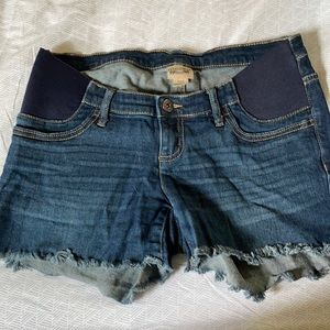 Gently used maternity shorts